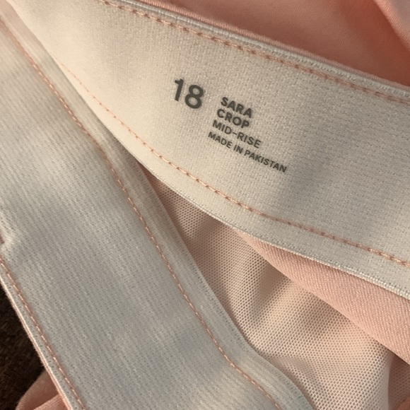 Liz Claiborne Sara Crop Mid-Rise Pants In English Rose - Picture 4 of 7